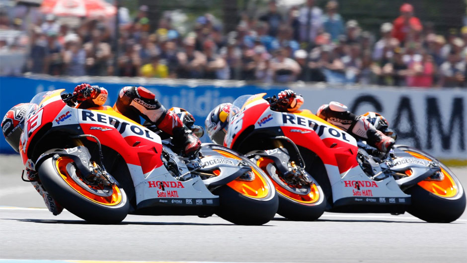 Dani Pedrosa, sendo ultrapassado por M&aacute;rquez, foi o quinto | <a href="https://beta-develop.quatrorodas.abril.com.br/moto/noticias/motogp-marquez-vence-quinta-seguida-2014-783148.shtml" rel="migration">Leia mais</a>