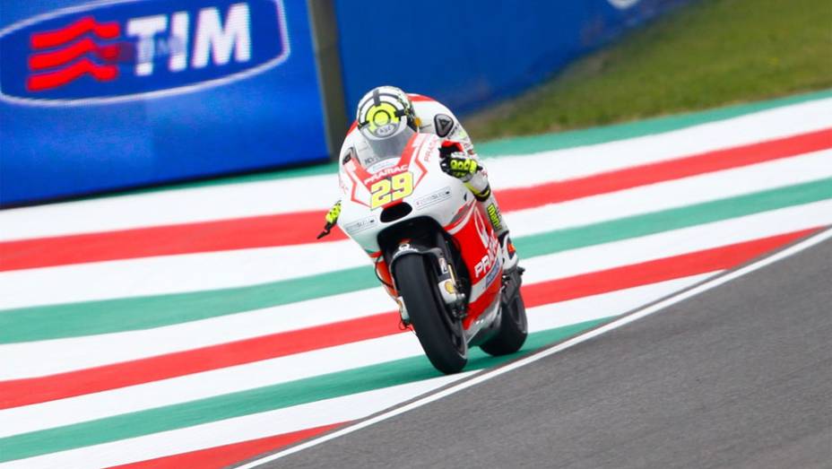 O tamb&eacute;m italiano Andrea Iannone ficou com o terceiro tempo | <a href="https://beta-develop.quatrorodas.abril.com.br/moto/noticias/motogp-marquez-lidera-treinos-mugello-784616.shtml" rel="migration">Leia mais</a>