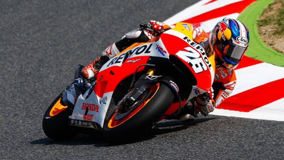 Dani Pedrosa acabou com a sequencia de Márquez e fez a pole em Barcelona | <a href="https://beta-develop.quatrorodas.abril.com.br/moto/noticias/motogp-pedrosa-largara-frente-barcelona-786152.shtml" rel="migration">Leia mais</a>