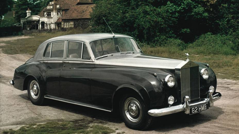 Suas mais de duas toneladas ficaram bem mais leves com o novo V8, que o levava a 183 km/h. Desnecess&aacute;rio dizer o respaldo de reputa&ccedil;&atilde;o que esse tipo de motor ganhou com o da Rolls-Royce