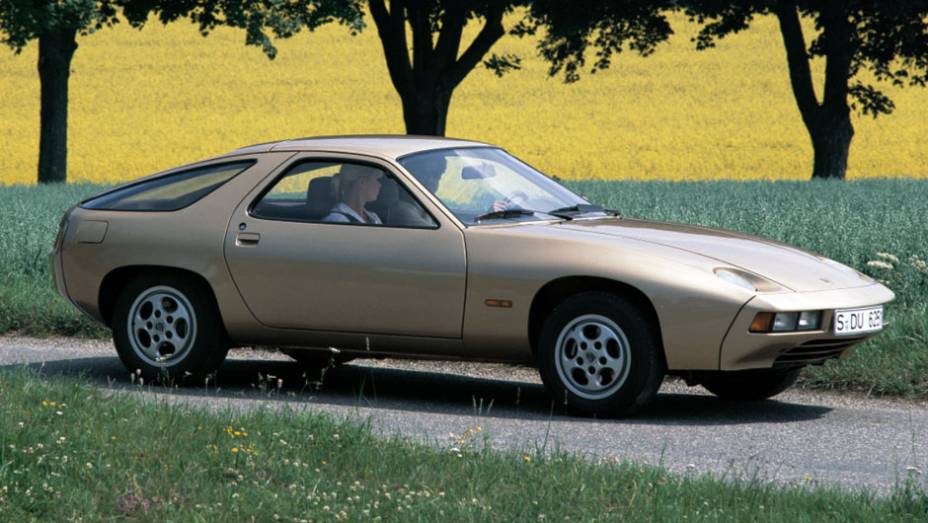Motor V8 dianteiro e refrigerado a &aacute;gua, far&oacute;is escamote&aacute;veis... O 928 representou uma grande ruptura para o que se conhecia de padr&atilde;o de tecnologia Porsche e desagradou puristas