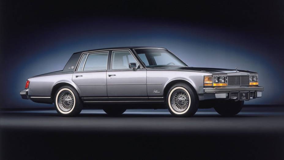 O V8 a diesel de 120 cv herdado da Oldsmobile passou a ser oferecido no Seville em 1978, o que se expandiu pela linha em 1979 (vide an&uacute;ncio) e foi criticado pela corros&atilde;o e pouco vigor