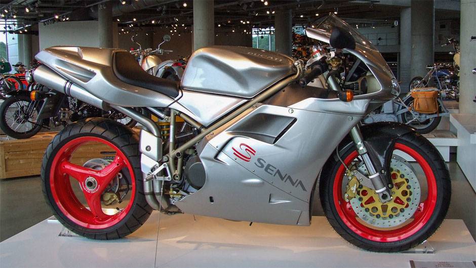 A Ducati 916 Senna foi lançada em 1994 em homenagem ao piloto brasileiro, e foi objeto de desejo de muitos A Ducati 916 Senna foi lançada em 1994 em homenagem ao piloto brasileiro, e foi objeto de desejo de muitos