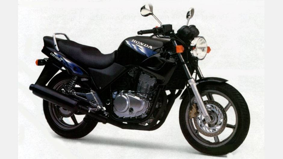 Mais uma clássica da Honda, a CB 500, ou CBzona, foi produzida de 1997 a 2005. Para a alegria dos fãs, em 2013 Honda anunciou a volta do modelo Mais uma clássica da Honda, a CB 500, ou CBzona, foi produzida de 1997 a 2005. Para a alegria dos fãs, em 2013 Honda anunciou a volta do modelo