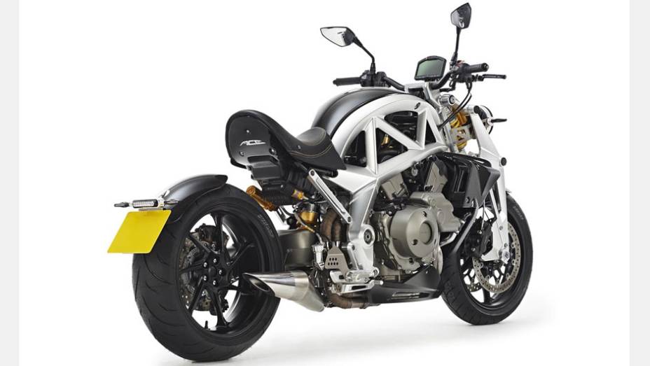O modelo pode contar com transmiss&atilde;o manual de seis velocidades ou caixa de c&acirc;mbio autom&aacute;tica de dupla embreagem | <a href="https://beta-develop.quatrorodas.abril.com.br/moto/noticias/ariel-retorna-ao-mundo-duas-rodas-ace-2015-787267.shtml" rel="migration">Leia mais</a>