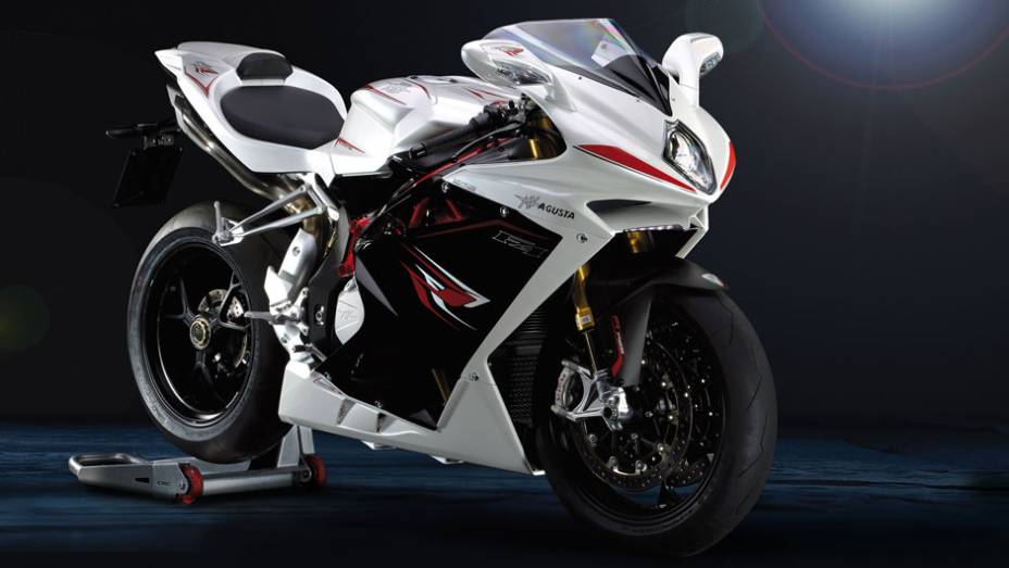 3- MV Agusta F4 RR é capaz de gerar até 200,8 cavalos de potência a 13.400 rpm e conta com freios ABS com pinças Brembo M50, mesmo usado na MotoGP, controle de tração com oito níveis, sensor de inércia e sistema de acelerador eletrônico (Ride By Wire)