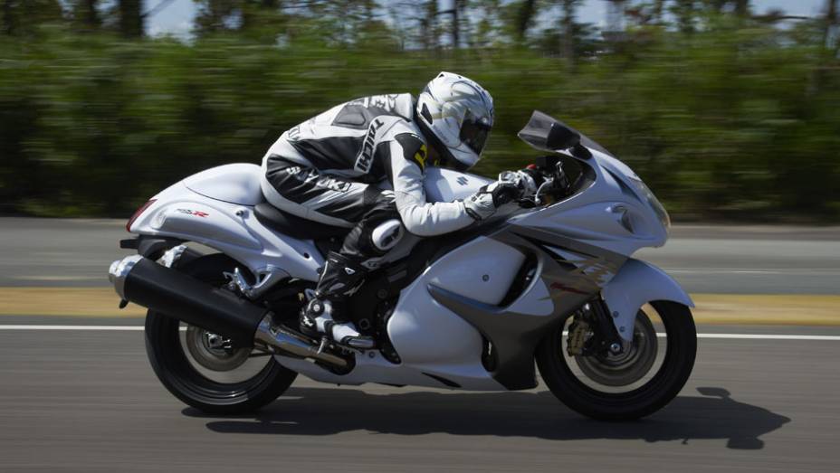 4- Suzuki Hayabusa GSX1300R - O Falcão-peregrino da Suzuki entrega 197,2 cavalos de potência a 9.500 rpm. A grande novidade do modelo é o freio ABS com pinças monobloco de montagem radial Brembo