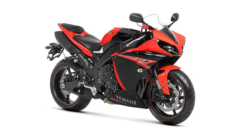 9- A Yamaha YZF-R1 gera 182 cavalos de pot&ecirc;ncia a 12.500 rpm. O grande destaque da R1 &eacute; o sistema "Crossplane", no qual os pist&otilde;es do motor trabalham de forma assim&eacute;trica, garantindo acelera&ccedil;&atilde;o mais constante, influenciado pelo desenvolvimento do modelo Y