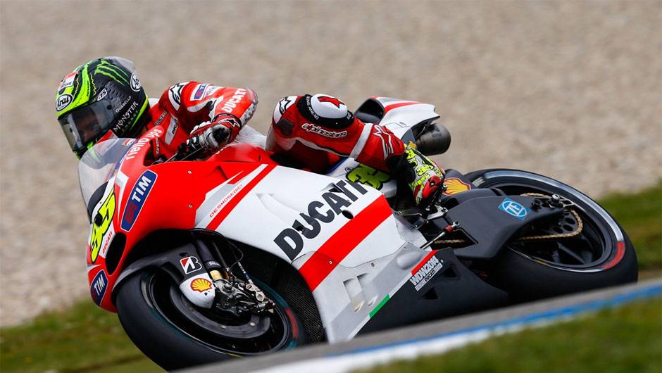 O ingl&ecirc;s Cal Crutchlow levou a Ducati de f&aacute;brica &agrave; quinta posi&ccedil;&atilde;o | <a href="https://beta-develop.quatrorodas.abril.com.br/moto/noticias/motogp-aleix-espargaro-garante-pole-holanda-787487.shtml" rel="migration">Leia mais</a>