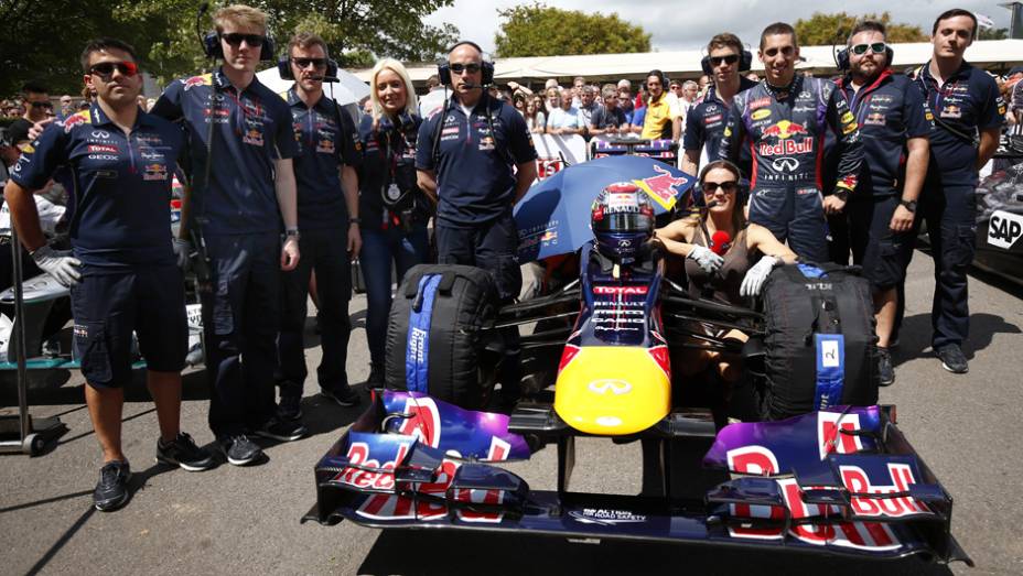 O suíço atualmente é o terceiro piloto da equipe Red Bull de F-1 | <a href="https://beta-develop.quatrorodas.abril.com.br/galerias/especiais/festival-goodwood-2014-parte-1-787499.shtml" rel="migration">Parte 1</a>