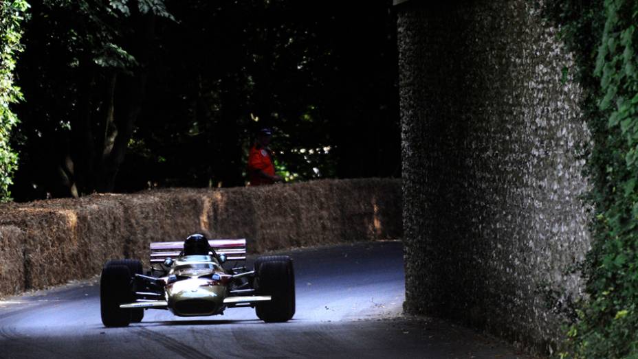 Outro das antigas: o Lotus 48B, dirigido durante o evento por Greg Thornton | <a href="https://beta-develop.quatrorodas.abril.com.br/galerias/especiais/festival-goodwood-2014-parte-1-787499.shtml" rel="migration">Parte 1</a>