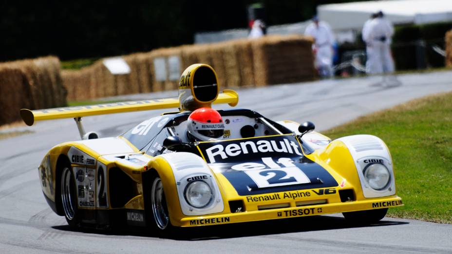 Mais uma lenda das pistas: Alpine-Renault A442B | <a href="https://beta-develop.quatrorodas.abril.com.br/galerias/especiais/festival-goodwood-2014-parte-1-787499.shtml" rel="migration">Parte 1</a>