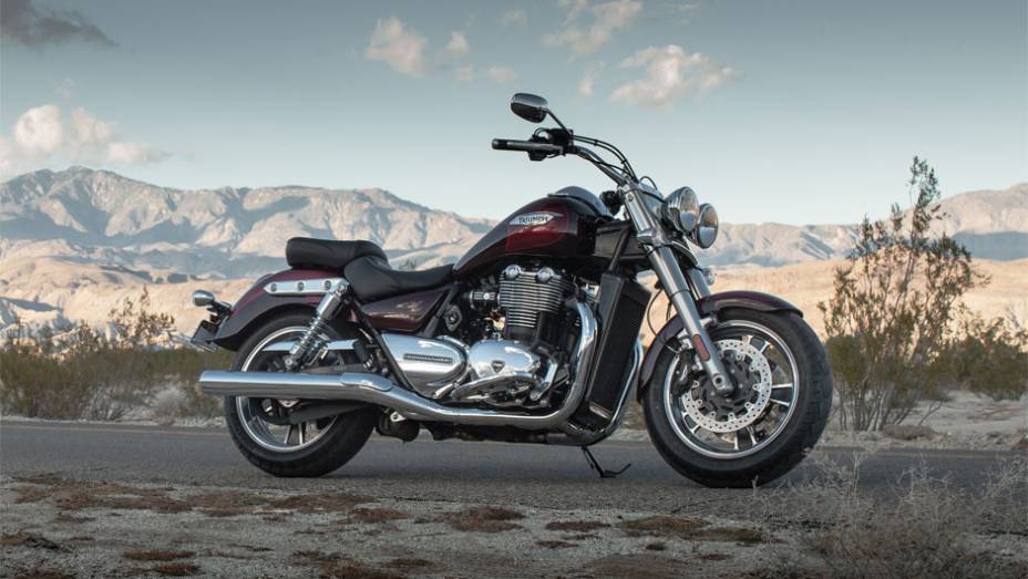 A Commander conta com o já conhecido motor T16, de 1699 cc, da irmã "Storm" | <a href="https://beta-develop.quatrorodas.abril.com.br/moto/noticias/triumph-lanca-thunderbird-commander-brasil-791427.shtml" rel="migration">Leia mais</a>