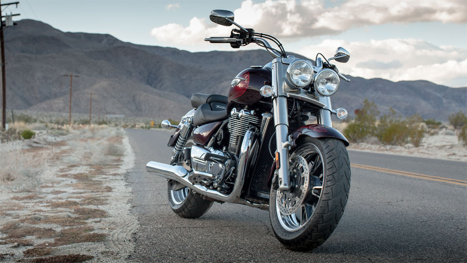 Com c&acirc;mbio de seis marchas, a moto entrega 93,8 cavalos de pot&ecirc;ncia a 5.400 rpm e 15,4 mkgf de torque a apenas 3.550 rpm | <a href="https://beta-develop.quatrorodas.abril.com.br/moto/noticias/triumph-lanca-thunderbird-commander-brasil-791427.shtml" rel="migration">Leia mais</a>