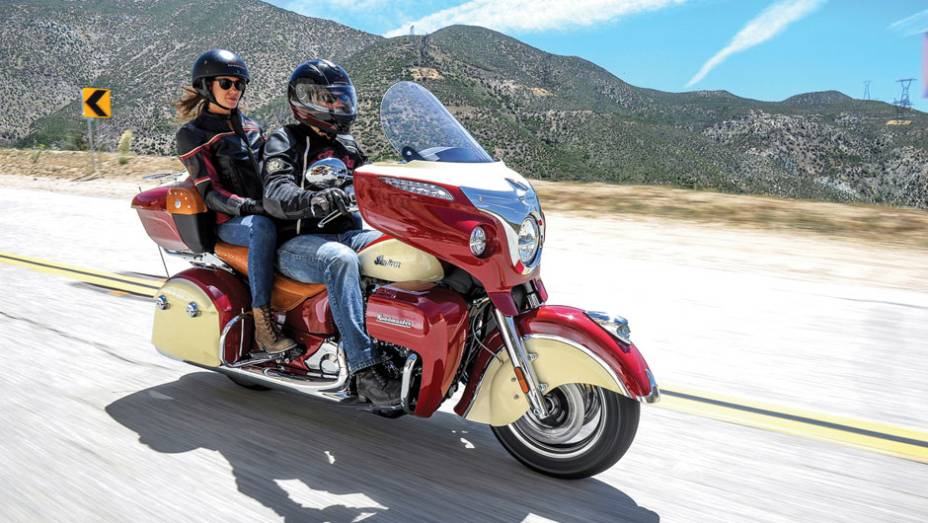 Estradeira disputará o mercado americano com a H-D Electra Glide | <a href="https://beta-develop.quatrorodas.abril.com.br/moto/noticias/indian-apresenta-roadmaster-2015-eua-793017.shtml" rel="migration">Leia mais</a>