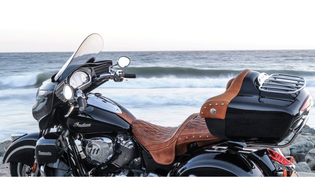 O modelo conta com um novo para-brisas montado Horizon, ajust&aacute;vel por meio de um bot&atilde;o | <a href="https://beta-develop.quatrorodas.abril.com.br/moto/noticias/indian-apresenta-roadmaster-2015-eua-793017.shtml" rel="migration">Leia mais</a>