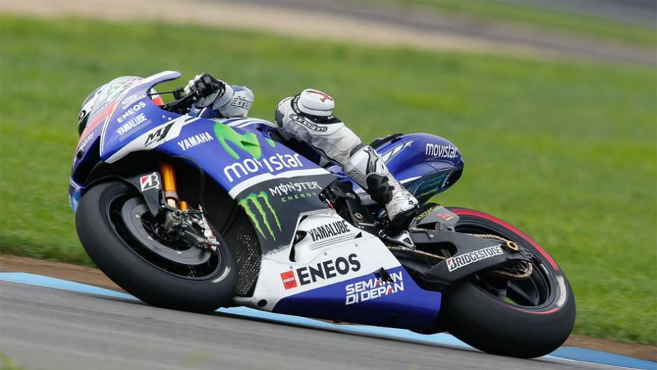 Jorge Lorenzo fecha a primeira fila | <a href="https://beta-develop.quatrorodas.abril.com.br/moto/noticias/motogp-marquez-conquista-pole-indianapolis-795041.shtml" rel="migration">Leia mais</a>