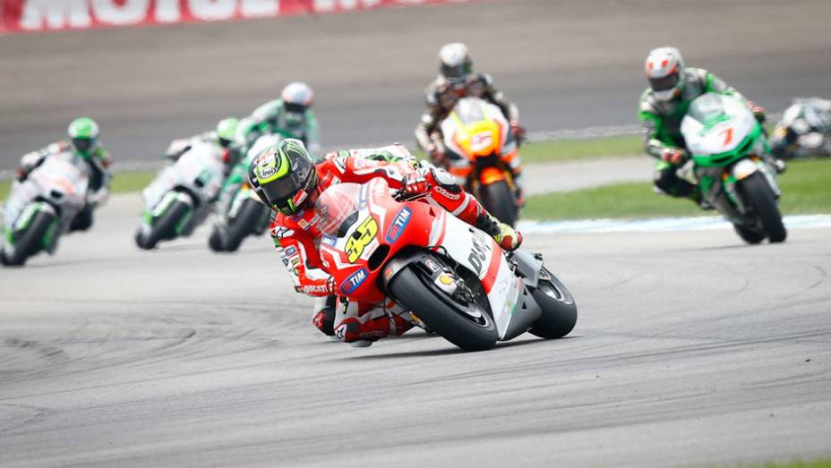 Cal Crutchlow conquistou o oitavo lugar | <a href="https://beta-develop.quatrorodas.abril.com.br/moto/noticias/motogp-marquez-vence-prova-indianapolis-795057.shtml" rel="migration">Leia mais</a>