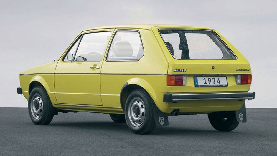 O design assinado por Giugiaro se destacava pelas largas colunas "C", que se tornariam marca registrada do Golf nas d&eacute;cadas seguintes | <a href="https://beta-develop.quatrorodas.abril.com.br/carros/lancamentos/volkswagen-golf-vii-749855.shtml" rel="migration">Mais sobre o novo Golf no</a>