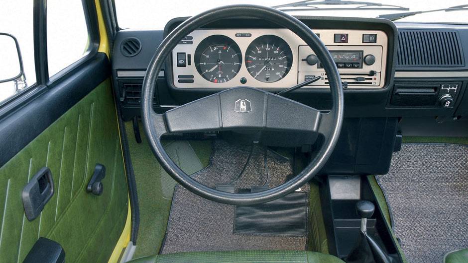 Simples e funcional, o Golf tinha boa ergonomia; em dois anos, já haviam sido fabricadas 500 mil unidades | <a href="https://beta-develop.quatrorodas.abril.com.br/carros/lancamentos/volkswagen-golf-vii-749855.shtml" rel="migration">Mais sobre o novo Golf no Brasil</a> | Simples e funcional, o Golf tinha boa ergonomia; em dois anos, já haviam sido fabricadas 500 mil unidades | <a href="https://beta-develop.quatrorodas.abril.com.br/carros/lancamentos/volkswagen-golf-vii-749855.shtml" rel="migration">Mais sobre o novo Golf no Brasil</a> |