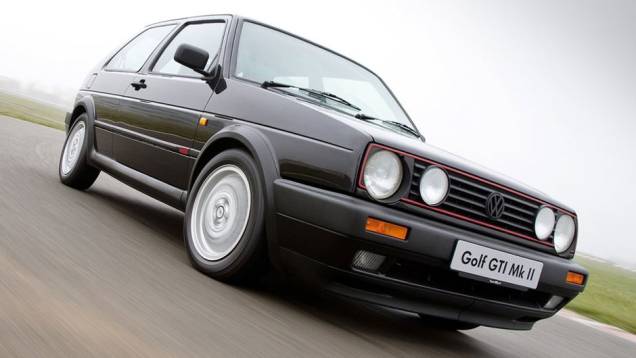 Com faróis duplos, o GTI decepcionou pelo desempenho inferior a seu antecessor, problema sanado com a chegada do GTI 16V, em 1985: com 139 cv, chegava aos 210 km/h | <a href="https://beta-develop.quatrorodas.abril.com.br/carros/lancamentos/volkswagen-golf-vii-749855.sh" rel="migration"></a> Com faróis duplos, o GTI decepcionou pelo desempenho inferior a seu antecessor, problema sanado com a chegada do GTI 16V, em 1985: com 139 cv, chegava aos 210 km/h | <a href="https://beta-develop.quatrorodas.abril.com.br/carros/lancamentos/volkswagen-golf-vii-749855.sh" rel="migration"></a>