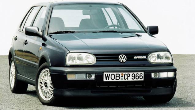 Lançada em agosto de 1991, a terceira geração do Golf foi a primeira a desembarcar no Brasil em 1994; acima, o veloz 2.8 VR6, com 174 cv | <a href="https://beta-develop.quatrorodas.abril.com.br/carros/lancamentos/volkswagen-golf-vii-749855.shtml" rel="migration">Mais sobre o novo Golf</a> Lançada em agosto de 1991, a terceira geração do Golf foi a primeira a desembarcar no Brasil em 1994; acima, o veloz 2.8 VR6, com 174 cv | <a href="https://beta-develop.quatrorodas.abril.com.br/carros/lancamentos/volkswagen-golf-vii-749855.shtml" rel="migration">Mais sobre o novo Golf</a>
