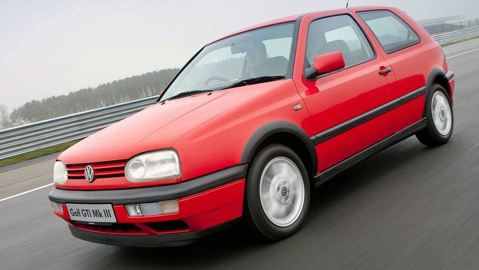 O esportivo GTI foi o responsável pela estreia do Golf no Brasil; o motor 2.0 de oito válvulas rendia 115 cv, levando-o aos 196 km/h | <a href="https://beta-develop.quatrorodas.abril.com.br/carros/lancamentos/volkswagen-golf-vii-749855.shtml" rel="migration">Mais sobre o novo Golf no</a> O esportivo GTI foi o responsável pela estreia do Golf no Brasil; o motor 2.0 de oito válvulas rendia 115 cv, levando-o aos 196 km/h | <a href="https://beta-develop.quatrorodas.abril.com.br/carros/lancamentos/volkswagen-golf-vii-749855.shtml" rel="migration">Mais sobre o novo Golf no</a>