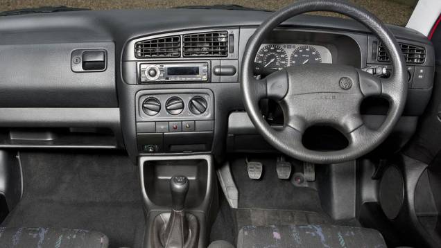 Infelizmente, ao contrário de seus antecessores, a esportividade não era transmitida no visual, nem externo e tampouco interno | <a href="https://beta-develop.quatrorodas.abril.com.br/carros/lancamentos/volkswagen-golf-vii-749855.shtml" rel="migration">Mais sobre o novo Golf no Brasil</a> Infelizmente, ao contrário de seus antecessores, a esportividade não era transmitida no visual, nem externo e tampouco interno | <a href="https://beta-develop.quatrorodas.abril.com.br/carros/lancamentos/volkswagen-golf-vii-749855.shtml" rel="migration">Mais sobre o novo Golf no Brasil</a>