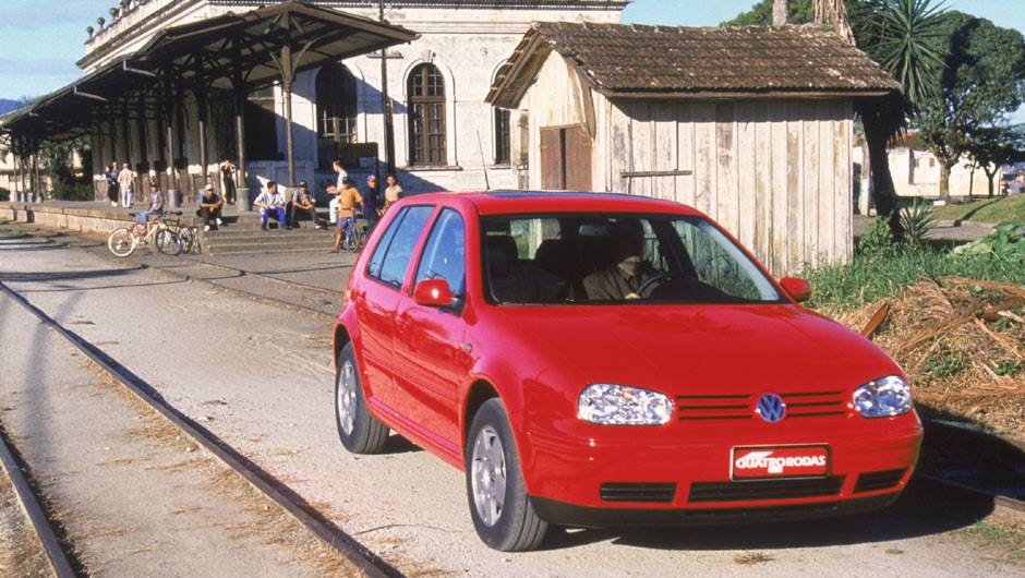 Com o motor 1.8 turbo do A3, o GTI era vendido com 150 cv ou 180 cv, sendo o nacional mais potente daquela época | <a href="https://beta-develop.quatrorodas.abril.com.br/carros/lancamentos/volkswagen-golf-vii-749855.shtml" rel="migration">Mais sobre o novo Golf no Brasil</a> | Com o motor 1.8 turbo do A3, o GTI era vendido com 150 cv ou 180 cv, sendo o nacional mais potente daquela época | <a href="https://beta-develop.quatrorodas.abril.com.br/carros/lancamentos/volkswagen-golf-vii-749855.shtml" rel="migration">Mais sobre o novo Golf no Brasil</a> |