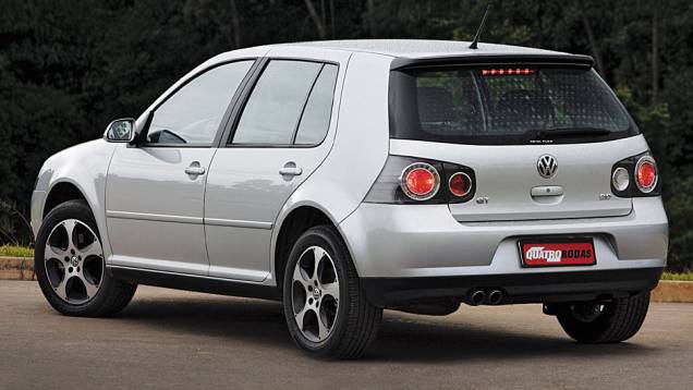 Ele foi lançado em 2007 e ainda deve permanecer em linha por mais alguns meses, mesmo com a chegada da sétima geração | <a href="https://beta-develop.quatrorodas.abril.com.br/carros/lancamentos/volkswagen-golf-vii-749855.shtml" rel="migration">Mais sobre o novo Golf no Brasil</a> | Ele foi lançado em 2007 e ainda deve permanecer em linha por mais alguns meses, mesmo com a chegada da sétima geração | <a href="https://beta-develop.quatrorodas.abril.com.br/carros/lancamentos/volkswagen-golf-vii-749855.shtml" rel="migration">Mais sobre o novo Golf no Brasil</a> |