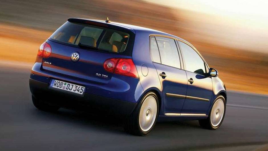 As lanternas, enfim, começam a invadir a tampa traseira | <a href="https://beta-develop.quatrorodas.abril.com.br/carros/lancamentos/volkswagen-golf-vii-749855.shtml" rel="migration">Mais sobre o novo Golf no Brasil</a> | As lanternas, enfim, começam a invadir a tampa traseira | <a href="https://beta-develop.quatrorodas.abril.com.br/carros/lancamentos/volkswagen-golf-vii-749855.shtml" rel="migration">Mais sobre o novo Golf no Brasil</a> |