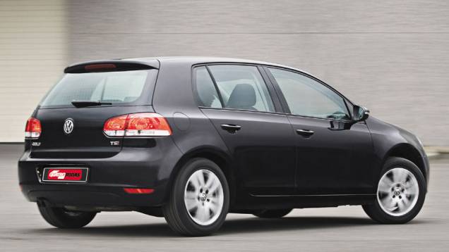 As lanternas ficaram mais horizontais do que o antigo modelo e perderam os elementos circulares | <a href="https://beta-develop.quatrorodas.abril.com.br/carros/lancamentos/volkswagen-golf-vii-749855.shtml" rel="migration">Mais sobre o novo Golf no Brasil</a> |
