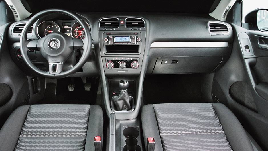 Se nós não tivemos o Golf VI, pelo menos conhecemos este interior: é o mesmo da Jetta Variant | <a href="https://beta-develop.quatrorodas.abril.com.br/carros/lancamentos/volkswagen-golf-vii-749855.shtml" rel="migration">Mais sobre o novo Golf no Brasil</a> | Se nós não tivemos o Golf VI, pelo menos conhecemos este interior: é o mesmo da Jetta Variant | <a href="https://beta-develop.quatrorodas.abril.com.br/carros/lancamentos/volkswagen-golf-vii-749855.shtml" rel="migration">Mais sobre o novo Golf no Brasil</a> |