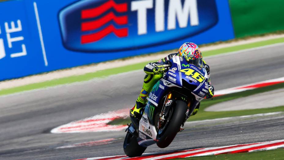 Italiano tamb&eacute;m chegou aos 5 mil pontos marcados | <a href="https://beta-develop.quatrorodas.abril.com.br/moto/noticias/valentino-rossi-vence-casa-torcida-faz-festa-pista-799871.shtml" rel="migration">Leia mais</a>