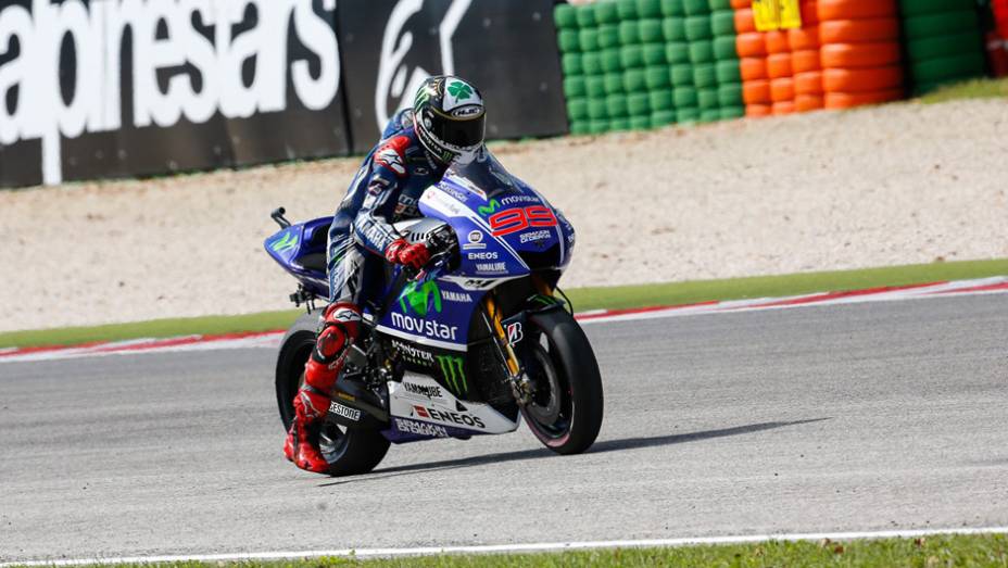 Lorenzo fez boa prova e foi o segundo | <a href="https://beta-develop.quatrorodas.abril.com.br/moto/noticias/valentino-rossi-vence-casa-torcida-faz-festa-pista-799871.shtml" rel="migration">Leia mais</a>