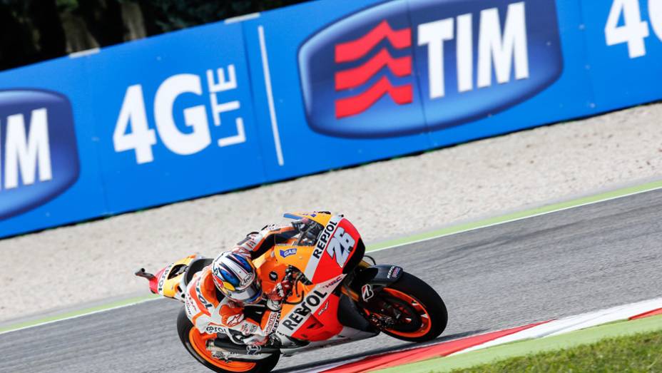 Pedrosa conseguiu uma boa terceira colocação e se mantém em segundo no certame | <a href="https://beta-develop.quatrorodas.abril.com.br/moto/noticias/valentino-rossi-vence-casa-torcida-faz-festa-pista-799871.shtml" rel="migration">Leia mais</a>