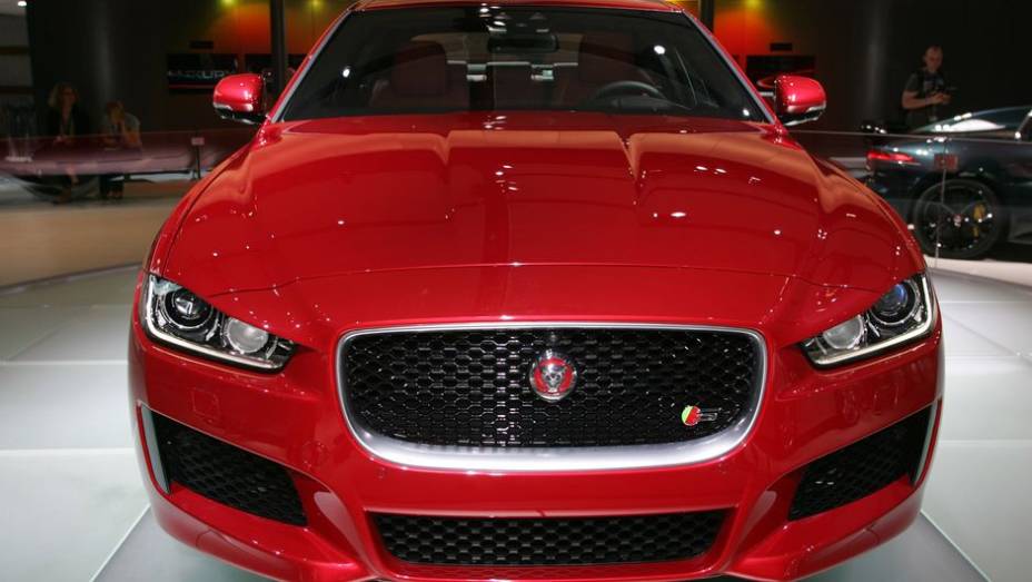 Jaguar XE | <a href="https://beta-develop.quatrorodas.abril.com.br/noticias/saloes/paris-2014/jaguar-lanca-oficialmente-esportivo-xe-799262.shtml" rel="migration">Leia mais</a> | <a href="https://beta-develop.quatrorodas.abril.com.br/galerias/saloes/paris/2014/direto-paris-2014-parte-1-803949.shtml" rel="migration"></a>