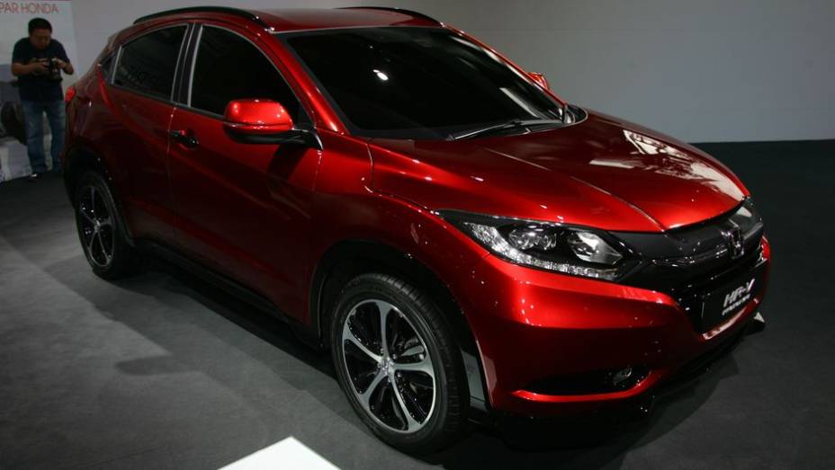 Honda HR-V | <a href="https://beta-develop.quatrorodas.abril.com.br/noticias/saloes/paris-2014/honda-exibe-vezel-europeu-paris-799437.shtml" rel="migration">Leia mais</a> | <a href="https://beta-develop.quatrorodas.abril.com.br/galerias/saloes/paris/2014/direto-paris-2014-parte-1-803949.shtml" rel="migration">Veja</a>