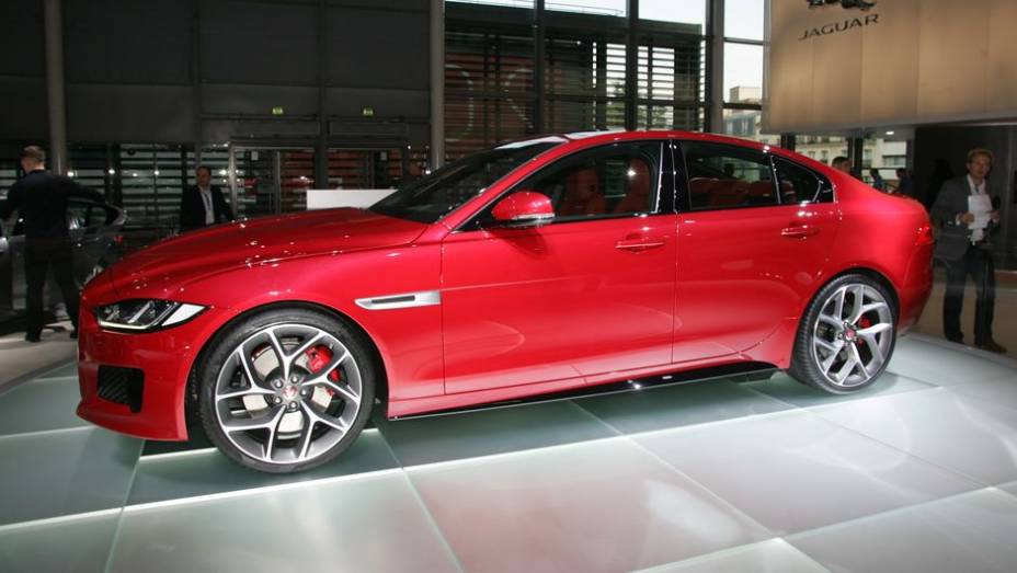 Jaguar XE | <a href="https://beta-develop.quatrorodas.abril.com.br/noticias/saloes/paris-2014/jaguar-lanca-oficialmente-esportivo-xe-799262.shtml" rel="migration">Leia mais</a> | <a href="https://beta-develop.quatrorodas.abril.com.br/galerias/saloes/paris/2014/direto-paris-2014-parte-1-803949.shtml" rel="migration"></a>