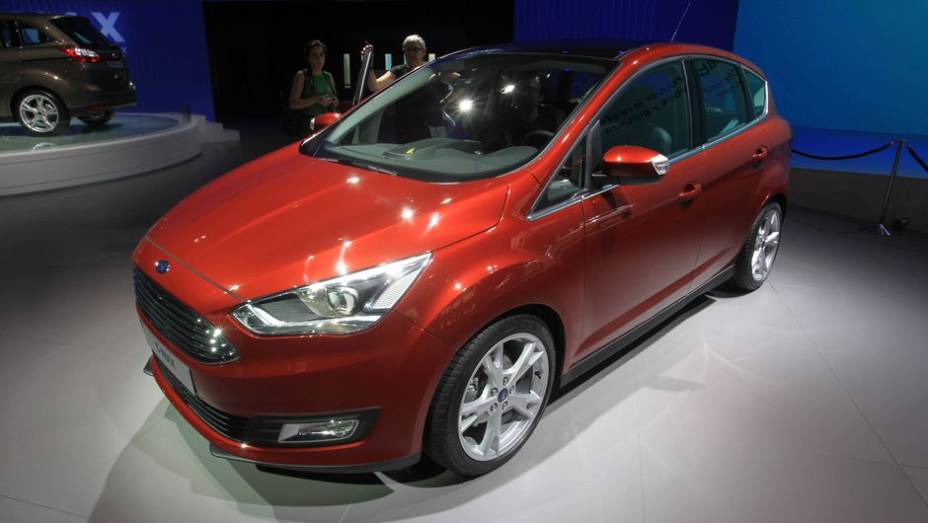 Ford C-MAX | <a href="https://beta-develop.quatrorodas.abril.com.br/noticias/saloes/paris-2014/ford-divulga-teaser-novo-c-max-799977.shtml" rel="migration">Leia mais</a> | <a href="https://beta-develop.quatrorodas.abril.com.br/galerias/saloes/paris/2014/direto-paris-2014-parte-1-803949.shtml" rel="migration">Veja</a>