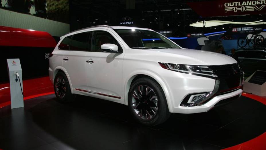 Mitsubishi Outlander PHEV Concept S | <a href="https://beta-develop.quatrorodas.abril.com.br/noticias/saloes/paris-2014/mitsubishi-revela-outlander-phev-concept-s-801097.shtml" rel="migration">Leia mais</a> | <a href="https://beta-develop.quatrorodas.abril.com.br/galerias/saloes/paris/2014/direto-p" rel="migration"></a>