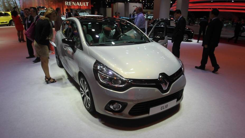 Renault Clio | <a href="https://beta-develop.quatrorodas.abril.com.br/galerias/saloes/paris/2014/direto-paris-2014-parte-1-803949.shtml" rel="migration">Veja mais: Direto de Paris - Parte 1</a>