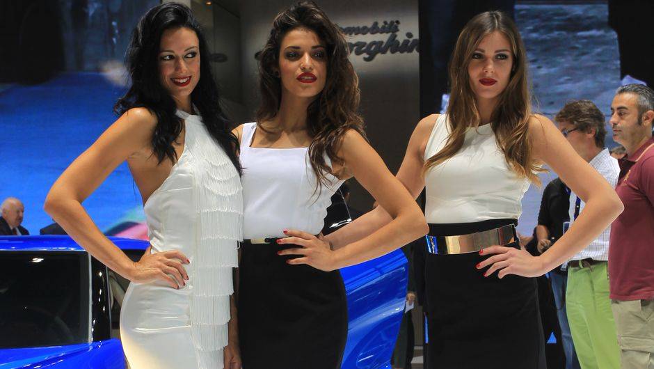 Confira as fotos das mais belas garotas do Sal&atilde;o de Paris de 2014! | <a href="https://beta-develop.quatrorodas.abril.com.br/noticias/saloes/paris-2014/" rel="migration">Tudo sobre o Sal&atilde;o de Paris</a>