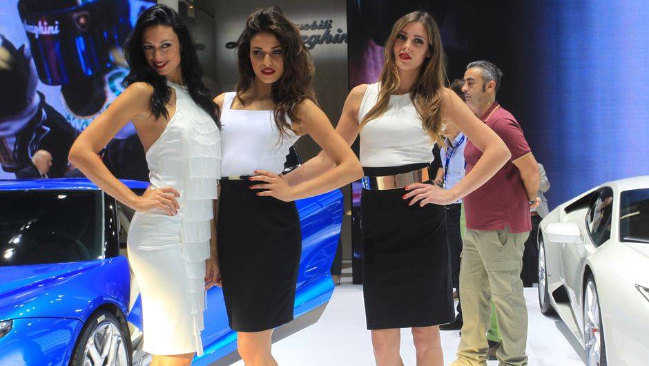 Confira as fotos das mais belas garotas do Sal&atilde;o de Paris de 2014! | <a href="https://beta-develop.quatrorodas.abril.com.br/noticias/saloes/paris-2014/" rel="migration">Tudo sobre o Sal&atilde;o de Paris</a>