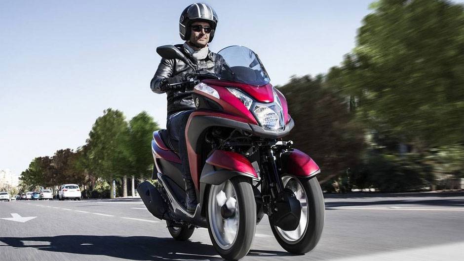 Trata-se de um monocil&iacute;ndrico quatro tempos de 125 cc | <a href="https://beta-develop.quatrorodas.abril.com.br/moto/noticias/yamaha-apresenta-tricity-europa-777991.shtml" rel="migration">Leia mais</a>