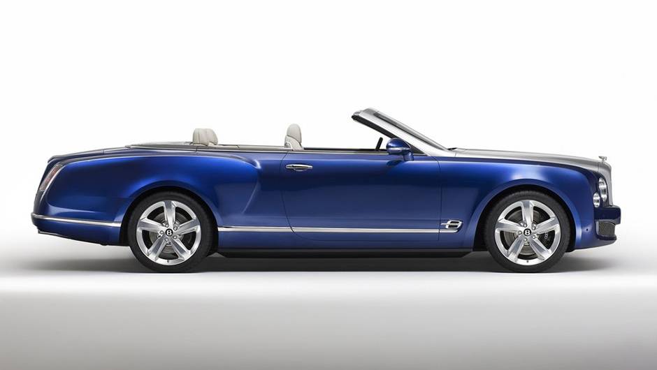 O luxuoso modelo traz carroceria azul com detalhes em alumínio, principalmente no capô e no para-brisas | <a href="https://beta-develop.quatrorodas.abril.com.br/noticias/saloes/losangeles-2014/bentley-grand-convertible-conceito-pode-ir-fabrica-815717.shtml" rel="migration">Leia mais</a> O luxuoso modelo traz carroceria azul com detalhes em alumínio, principalmente no capô e no para-brisas | <a href="https://beta-develop.quatrorodas.abril.com.br/noticias/saloes/losangeles-2014/bentley-grand-convertible-conceito-pode-ir-fabrica-815717.shtml" rel="migration">Leia mais</a>
