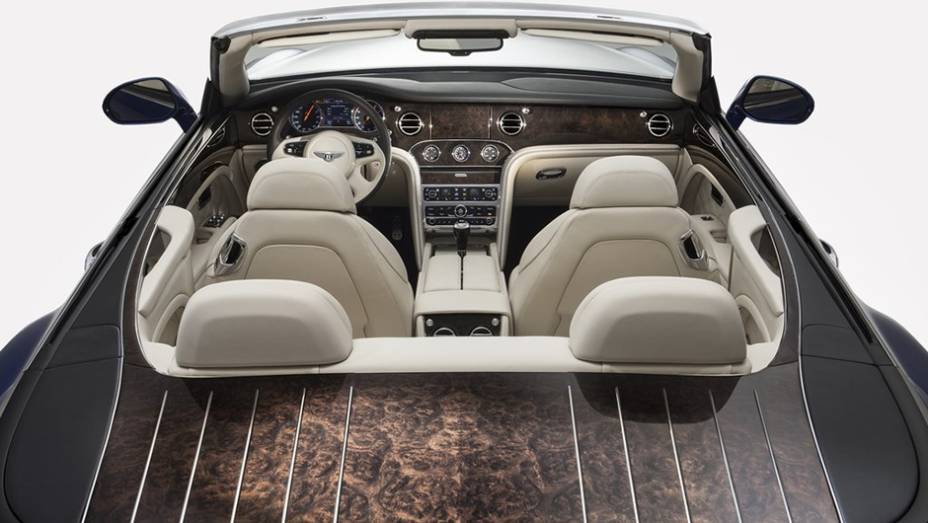 O Grand Convertible também não faz feio em termos de potência, uma vez que o motor V8 6.75 litros entrega 530 cv | <a href="https://beta-develop.quatrorodas.abril.com.br/noticias/saloes/losangeles-2014/bentley-grand-convertible-conceito-pode-ir-fabrica-815717.shtml" rel="migration">Leia</a>