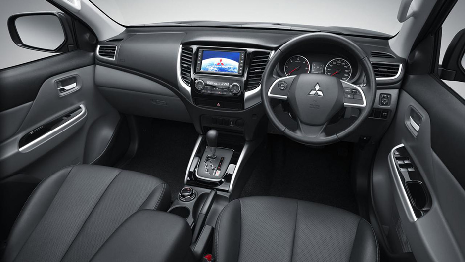 Dependendo da op&ccedil;&atilde;o do motor a transmiss&atilde;o ser&aacute; de cinco ou seis marchas manual ou de cinco marchas autom&aacute;tica | <a href="https://beta-develop.quatrorodas.abril.com.br/noticias/fabricantes/mitsubishi-revela-nova-picape-triton-tailandia-815758.shtml" rel="migration">Leia mais</a>