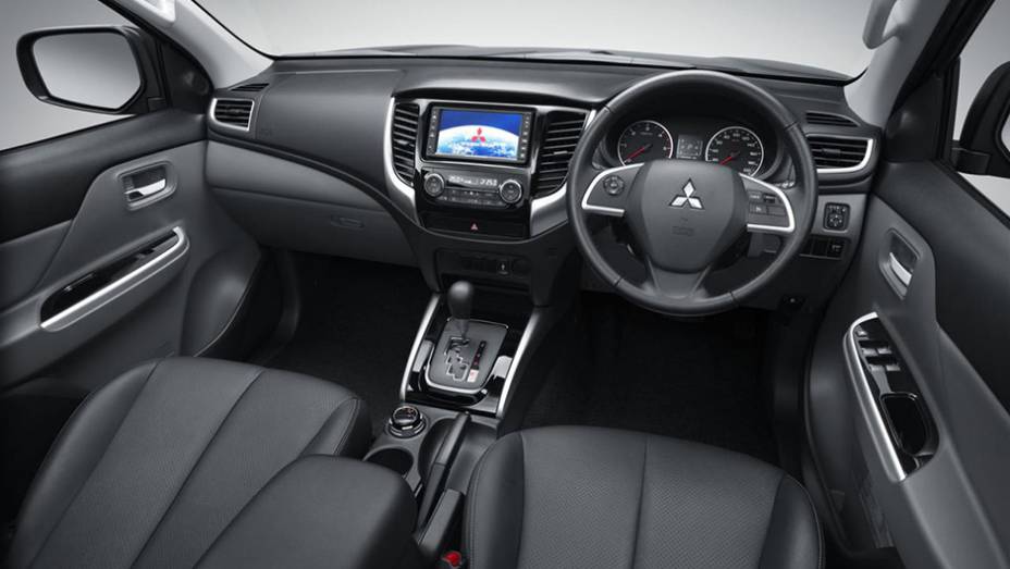 Dependendo da op&ccedil;&atilde;o do motor a transmiss&atilde;o ser&aacute; de cinco ou seis marchas manual ou de cinco marchas autom&aacute;tica | <a href="https://beta-develop.quatrorodas.abril.com.br/noticias/fabricantes/mitsubishi-revela-nova-picape-triton-tailandia-815758.shtml" rel="migration">Leia mais</a>