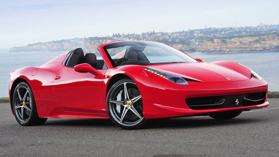 8º) Ferrari 458 Spider (2013) - valor do IPVA: R$ 67.552,00; valor venal: R$ 1.688.800,00; equivale a: Volkswagen Jetta Comfortline 2.0 T.Mec. (R$ 67.208,00)